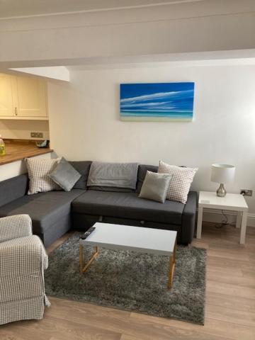 Highcliffe Apartment With Parking Christchurch  Exterior photo